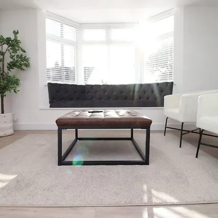 Fishponds Flat 3 By Mia Living 1 Bedroom Apartment 公寓 *