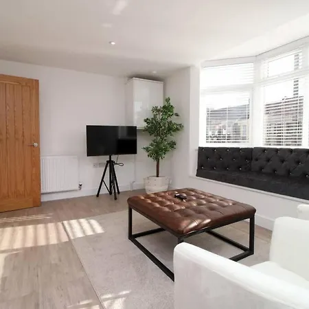 Fishponds Flat 3 By Mia Living 1 Bedroom Apartment