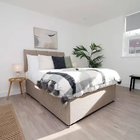 Fishponds Flat 3 By Mia Living 1 Bedroom Apartment 公寓 *