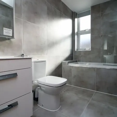 Fishponds Flat 3 By Mia Living 1 Bedroom Apartment *