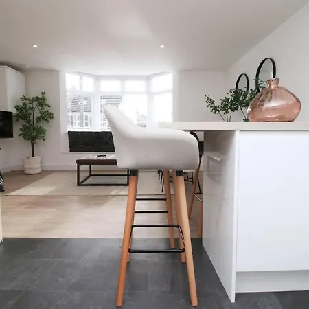 Fishponds Flat 3 By Mia Living 1 Bedroom Apartment